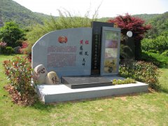 艺融中西，，，，，，，，碑载千秋：纪念程及先生的艺术之旅